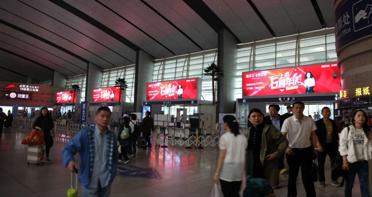 深圳高铁站候车室LED大屏广告